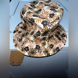 New Steve Madden bucket hat, one size, reversible